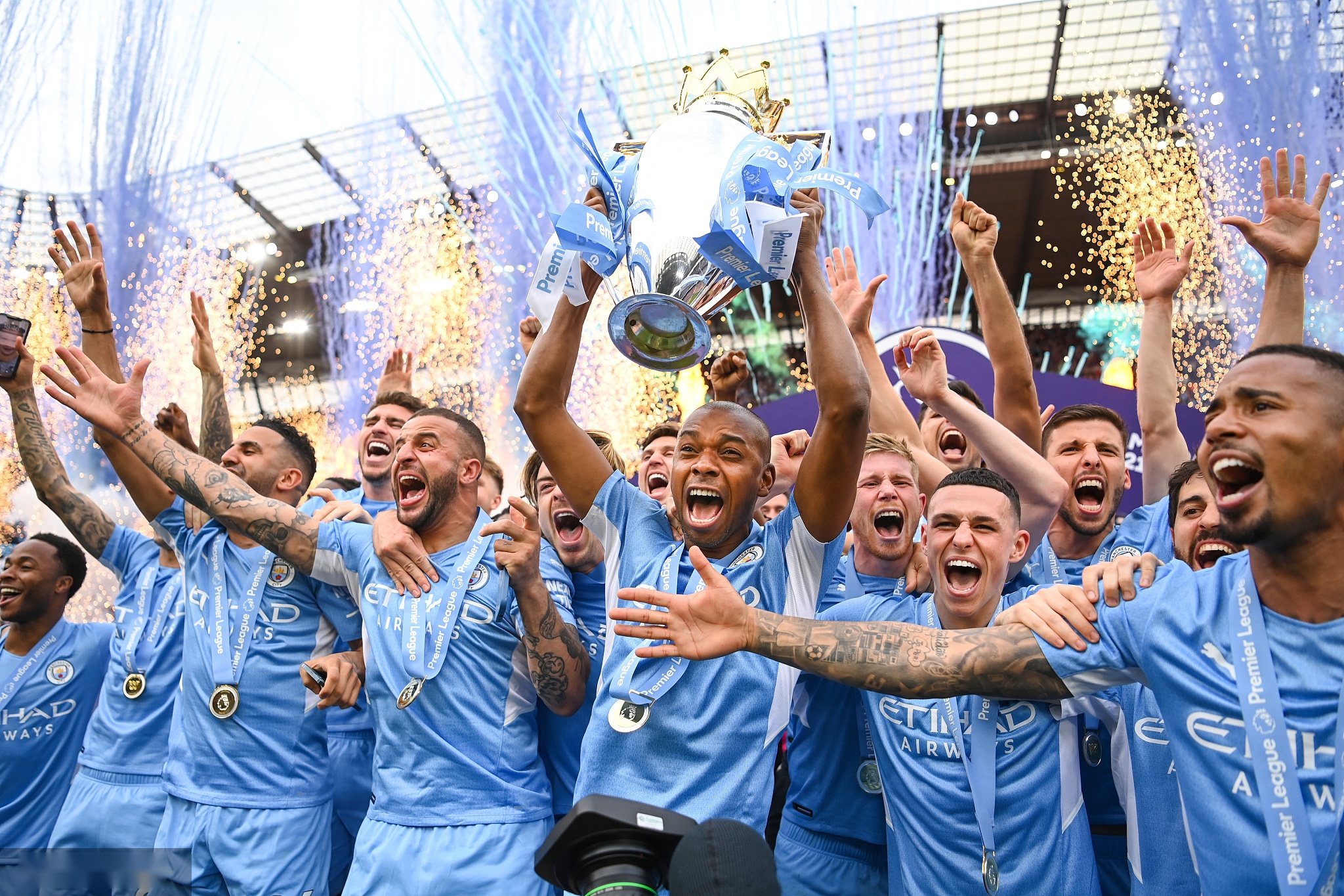 再补一刀！杰克逊-欧文头球破门完成双响，澳大利亚5-1领先印尼.