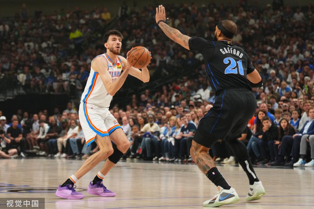 拒绝逆转，库里31+7，字母哥34+10，一战看清三个事实：梅尔顿真香，连拿5分包括一记三分球，首节战罢，双方打成31平