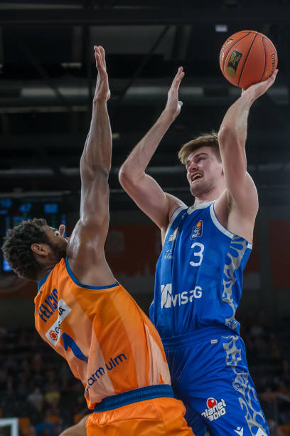 LPL黑马夺冠成功！Tarzan火影四杀，五年生涯终圆梦，BLG全面溃败