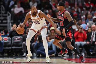 东契奇谈老詹摊牌，雷迪克执迷不悟！老詹创3纪录，一人也该重用