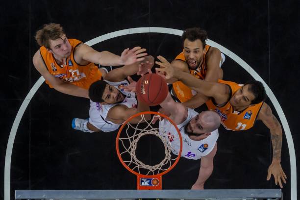 哈维·阿隆索的惊人决定：两天假期背后的深意